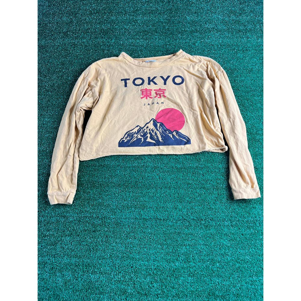 Tokyo Japan Printed Crop Top Long Sleeved Shirt Women’s L Men’s S